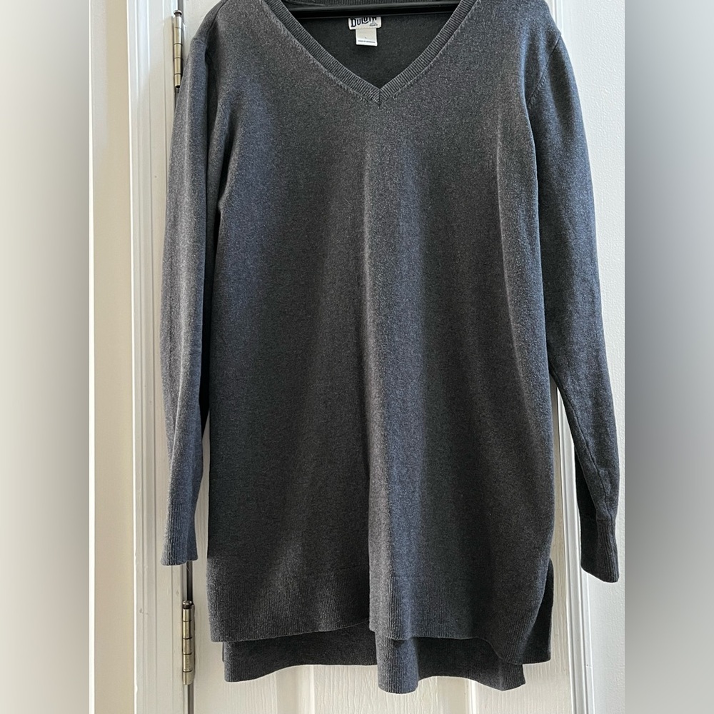 Duluth women’s V-Neck tunic Sweater. Size large